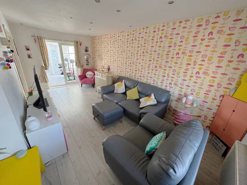 Property photo 2 of 28 Lounge