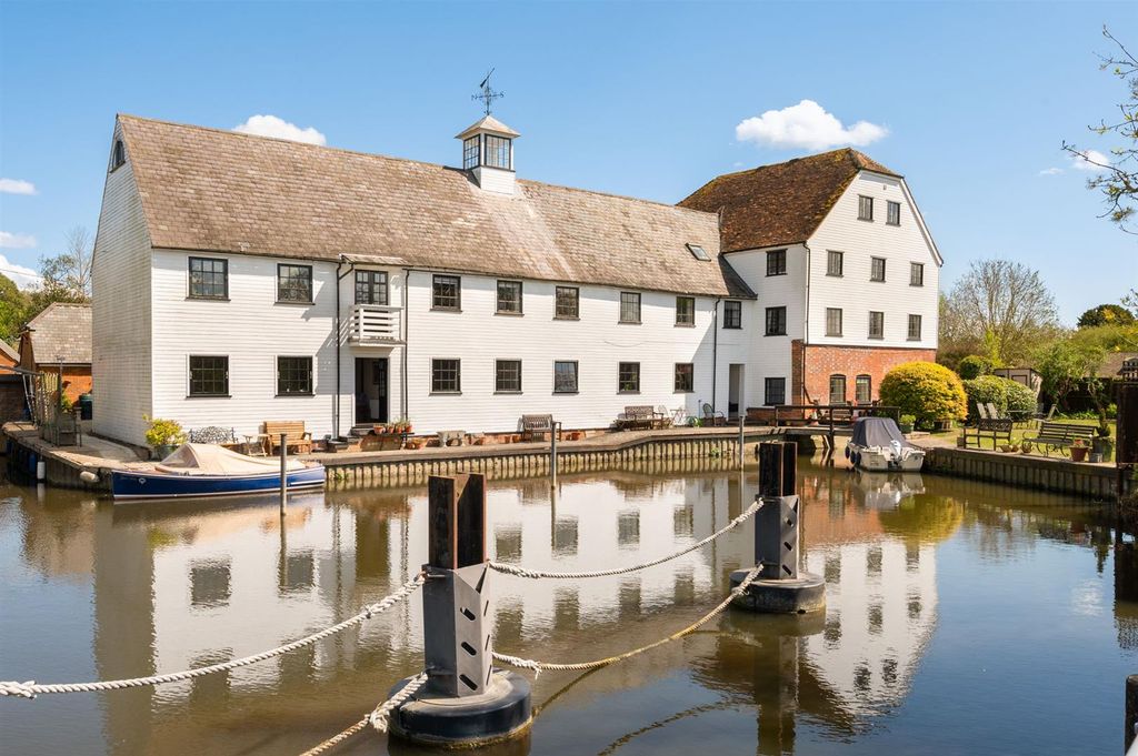 Property photo 2 of 12 Hambleden Mill