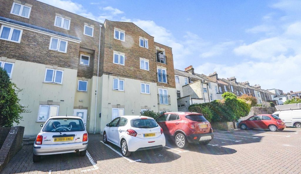 Property photo 2 of 9