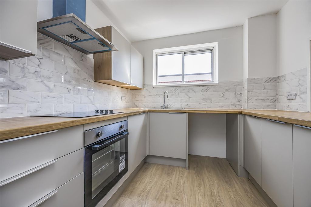 Property photo 3 of 13 9 Longmead Court, Langstone-Porticomarketing-Nexa-