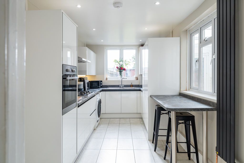 Property photo 3 of 20 Kitchen/Breakfast