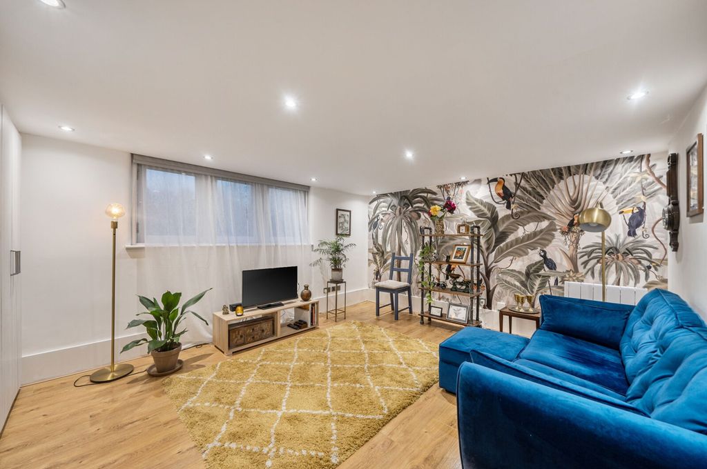 Property photo 3 of 23