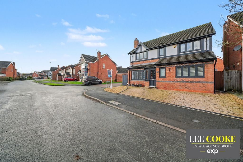 Property photo 1 of 31