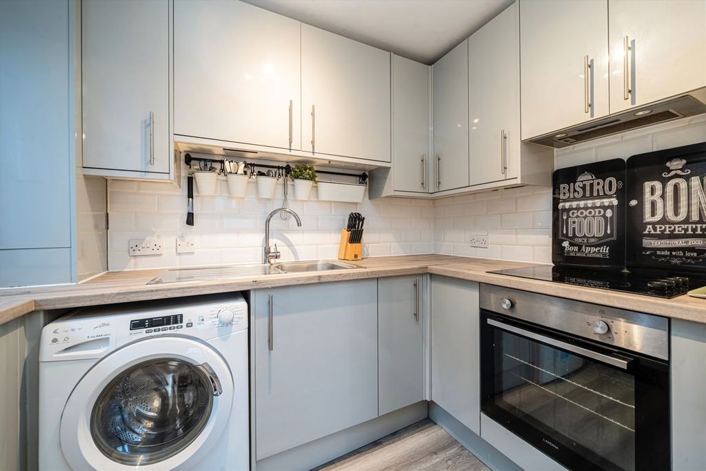 Property photo 3 of 4