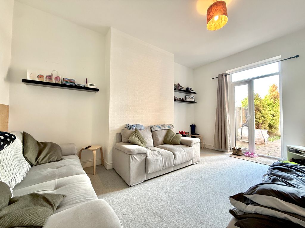 Property photo 3 of 6 Living Room