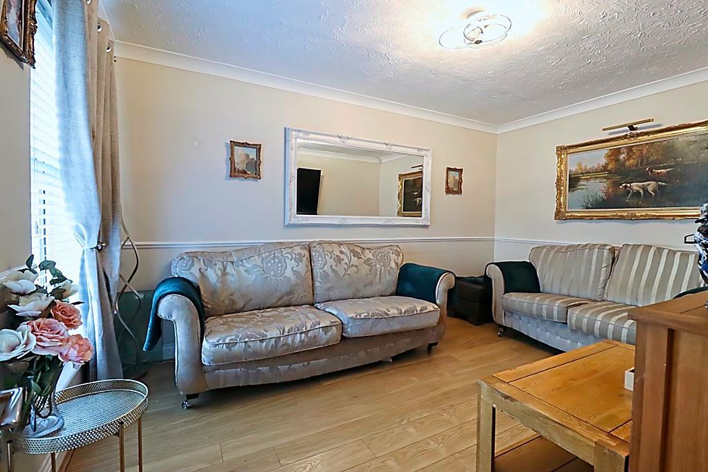 Property photo 3 of 19 Living Room