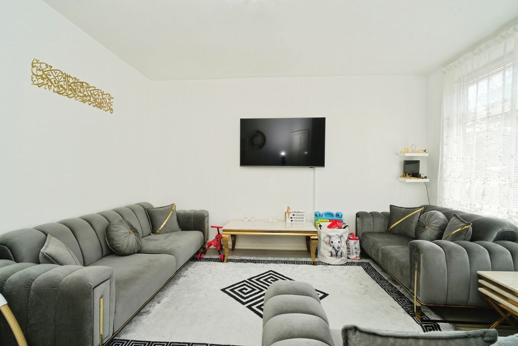 Property photo 2 of 12 Pbox-Img.Jpg