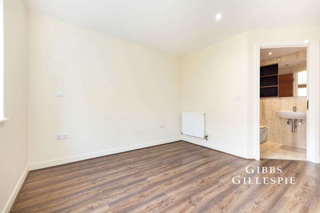 Property photo 3 of 10 Photo