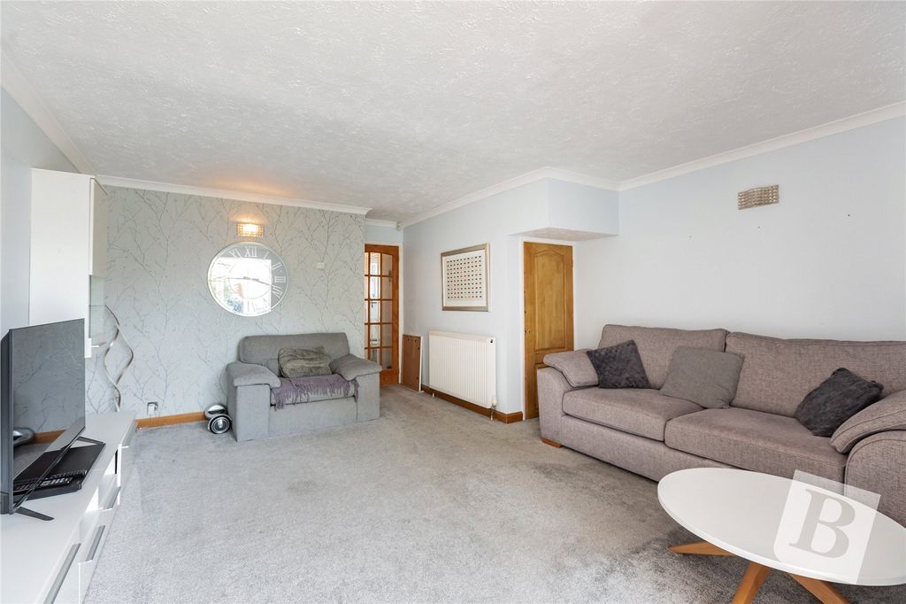 Property photo 2 of 17 Lounge