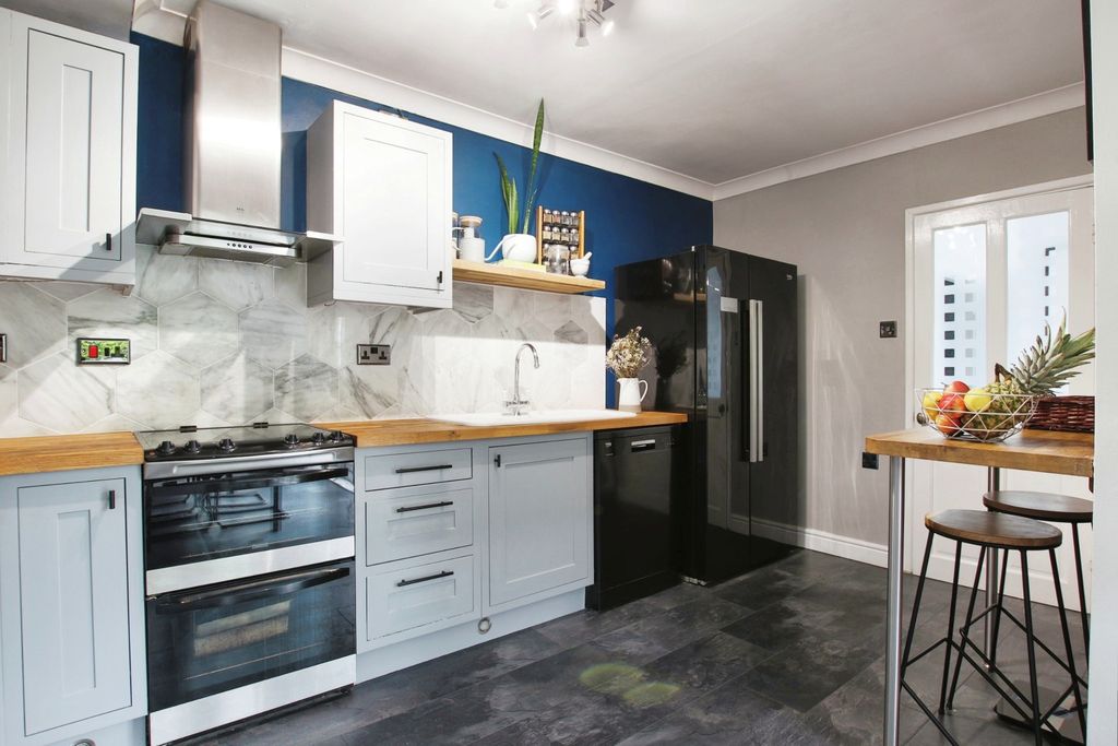 Property photo 3 of 19 3463848