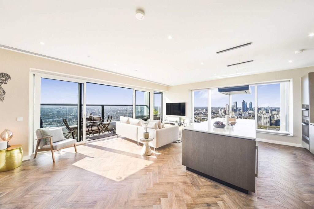 Property photo 2 of 26