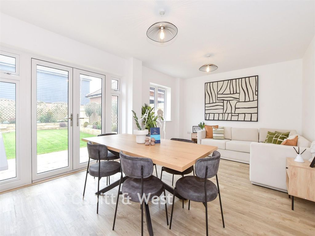 Property photo 2 of 12 Living/Dining