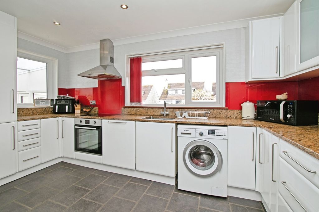 Property photo 2 of 19 Dining Kitchen