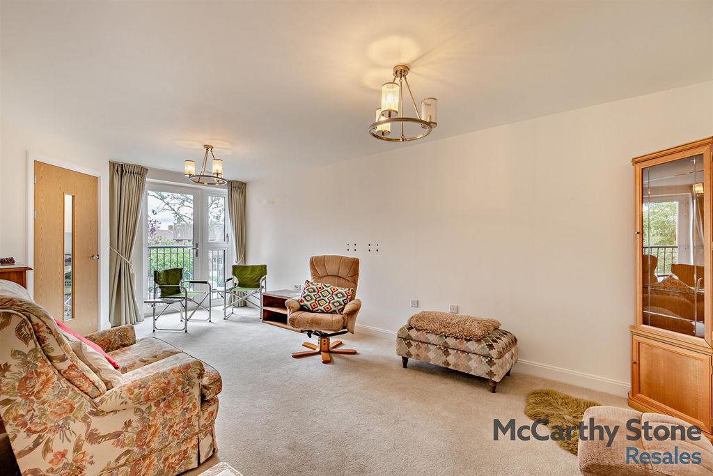 Property photo 1 of 21 8654116-Interior07-800.Jpg