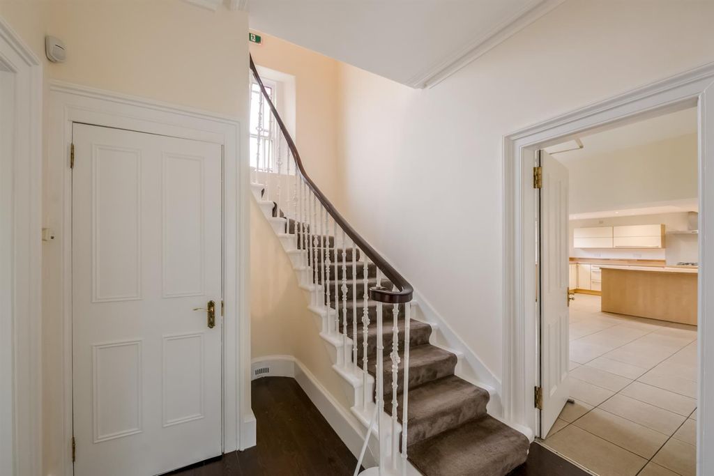 Additional image 19 of 4 bed link detached house for sale6 Albert Place, Stirling FK8
