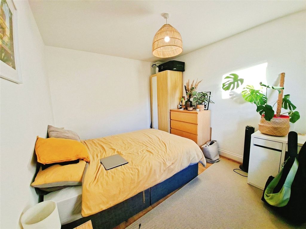 Property photo 2 of 6 Picture No. 18