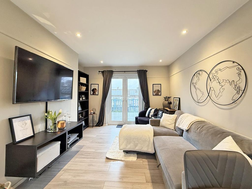 Property photo 3 of 16 Melrose Avenue 80 - Lounge 1 Fp.Jpg