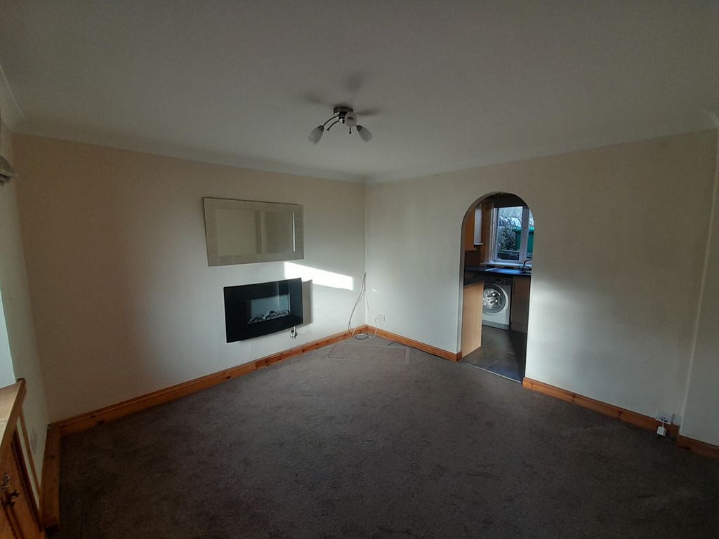 Property photo 3 of 13 Lounge