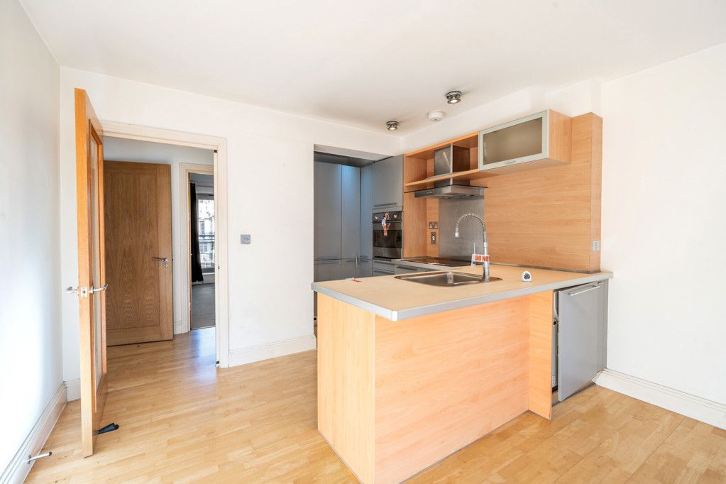 Property photo 2 of 10 Kitchen