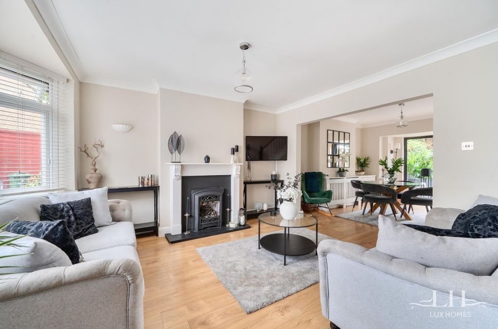 Property photo 3 of 21