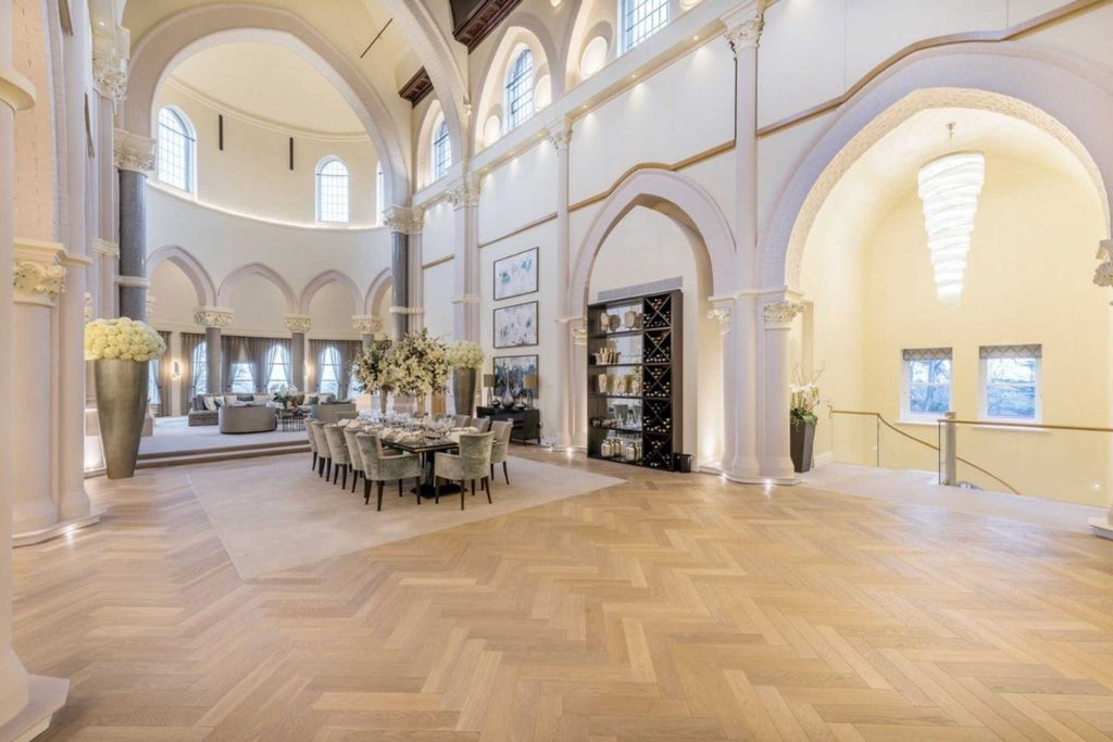 Property photo 3 of 17 Photo