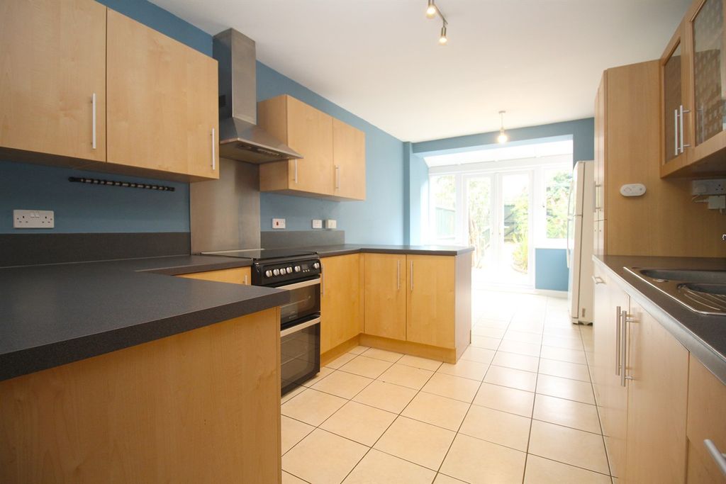 Property photo 3 of 34 Kitchen / Diner