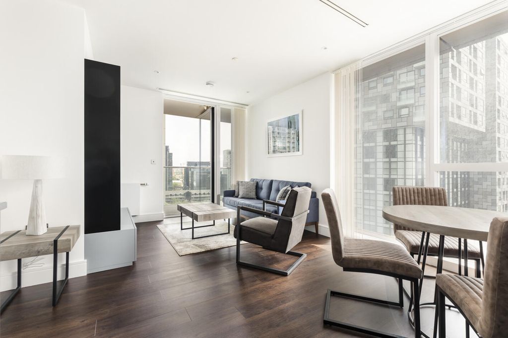 Property photo 2 of 20 Living Room