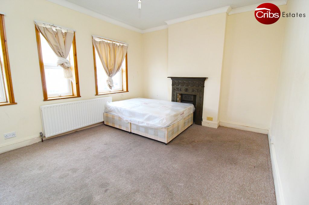 Property photo 3 of 8 Gallery