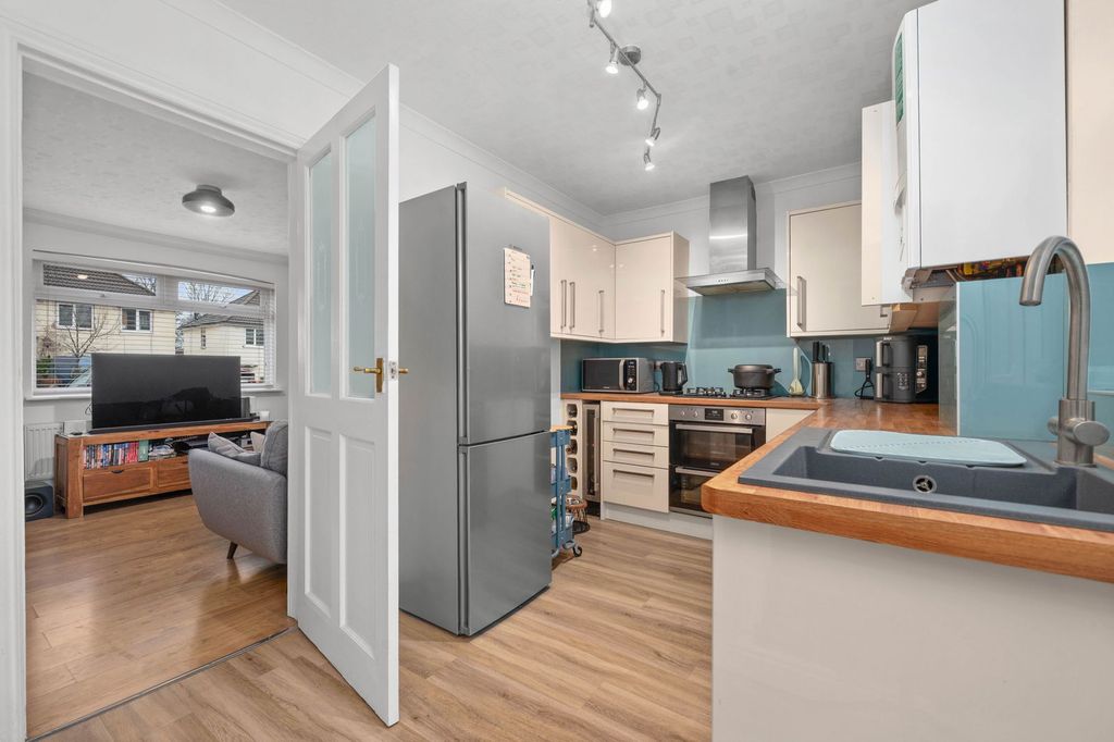 Property photo 3 of 12