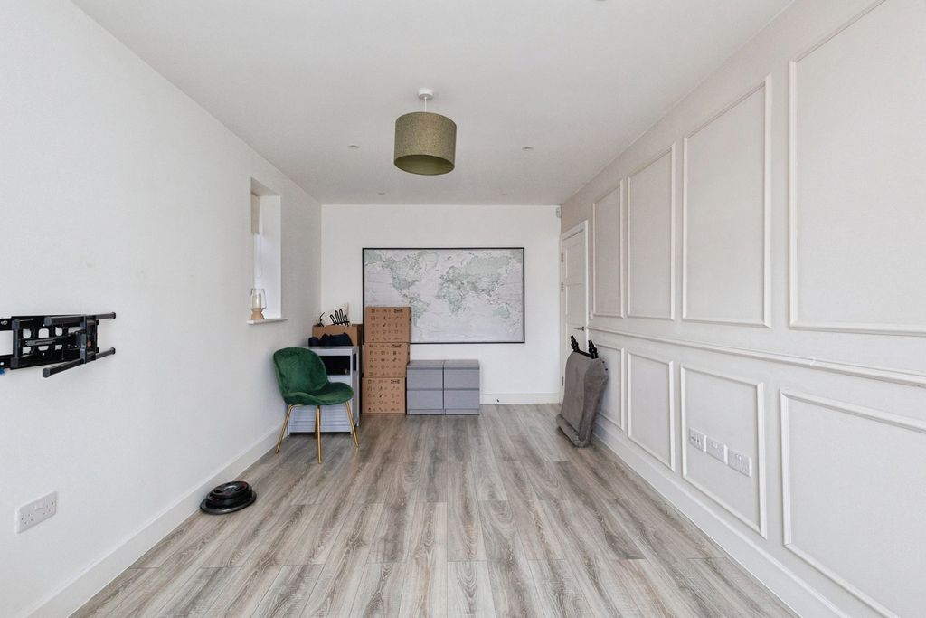 Property photo 3 of 27 Pbox-Img.Jpg