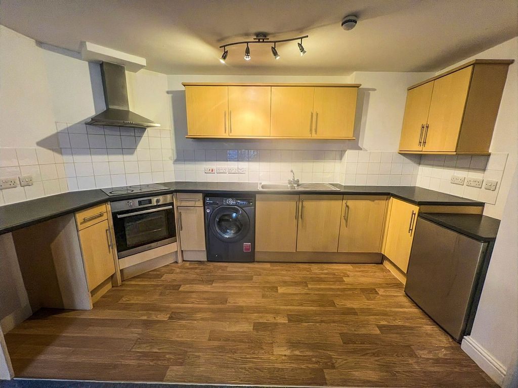 Property photo 2 of 8 Kitchen