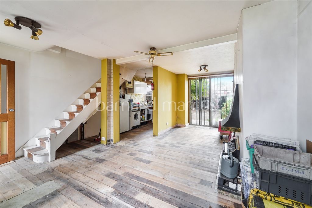 Property photo 2 of 11