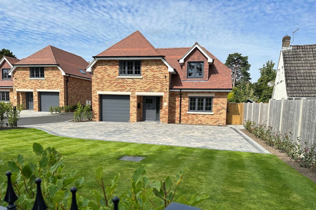 Property photo 1 of 24 4 Bedroom Detached House