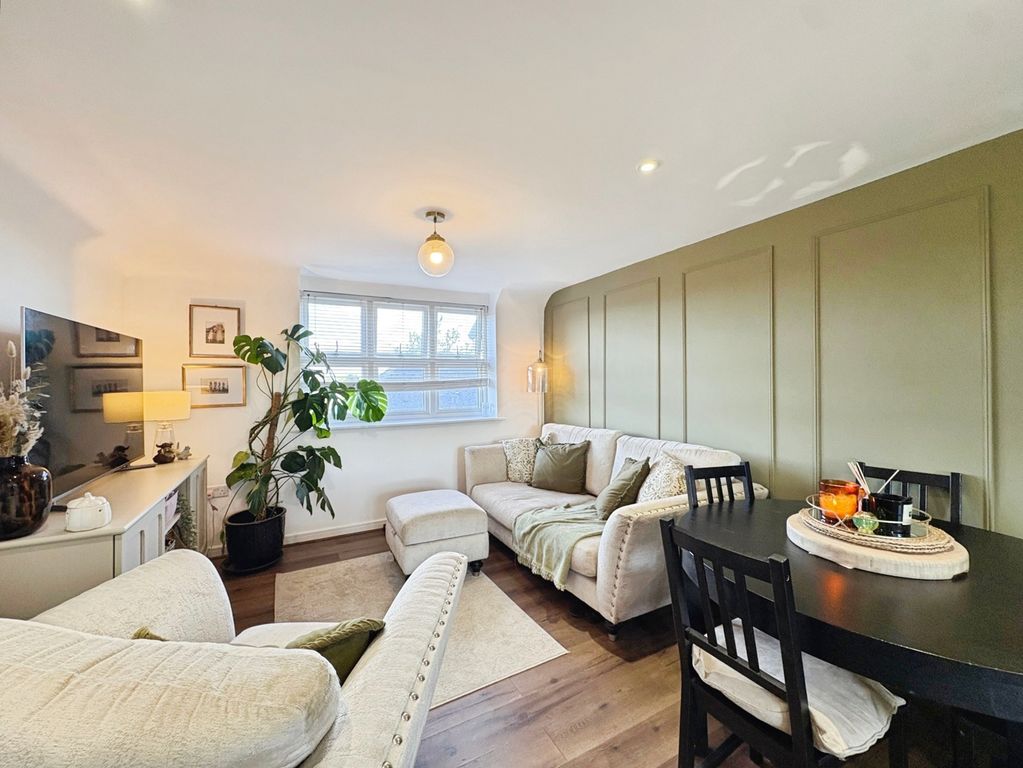 Property photo 2 of 9 Pbox-Img.Jpg