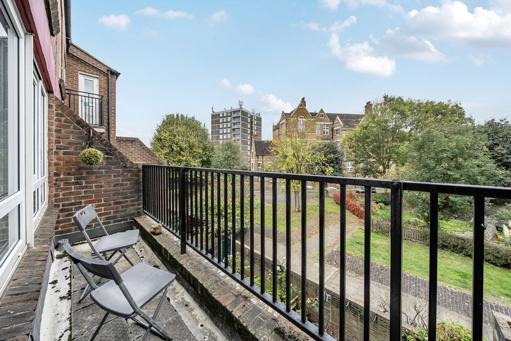 Property photo 3 of 19 Balcony