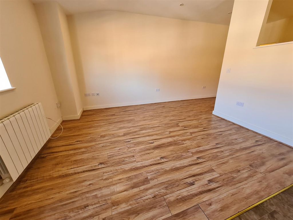 Property photo 2 of 5 Abbey Court 9 - Lounge.Jpg