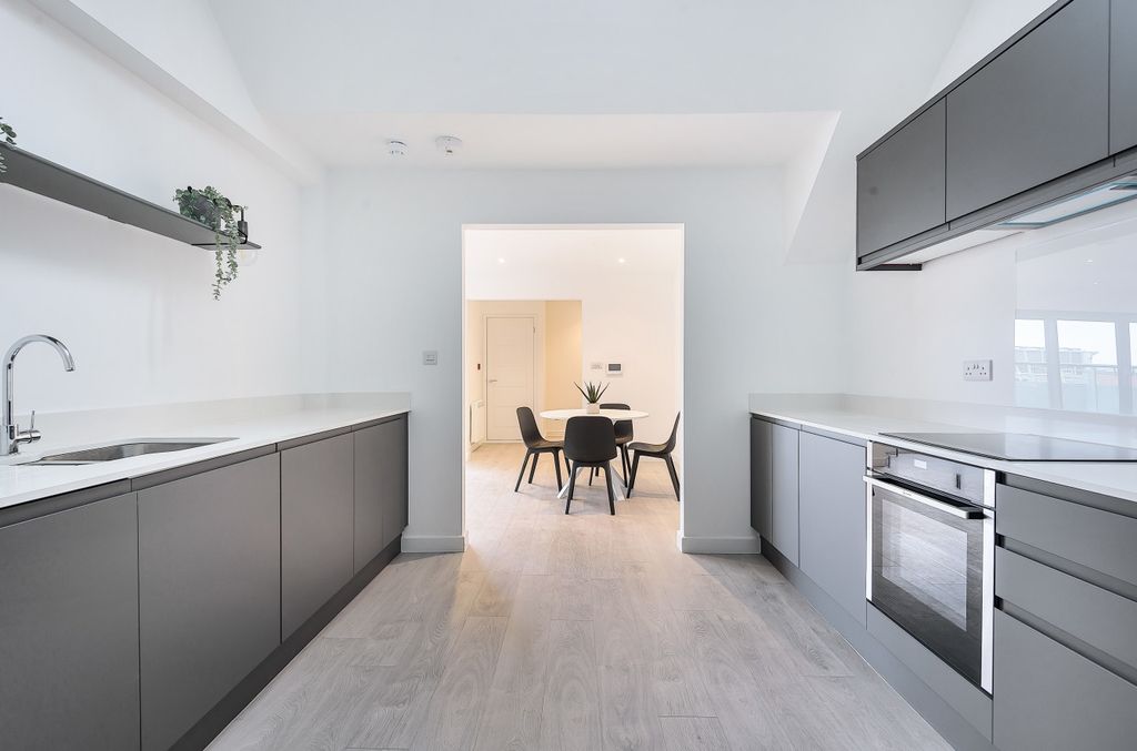 Property photo 2 of 15 Kitchen (2)