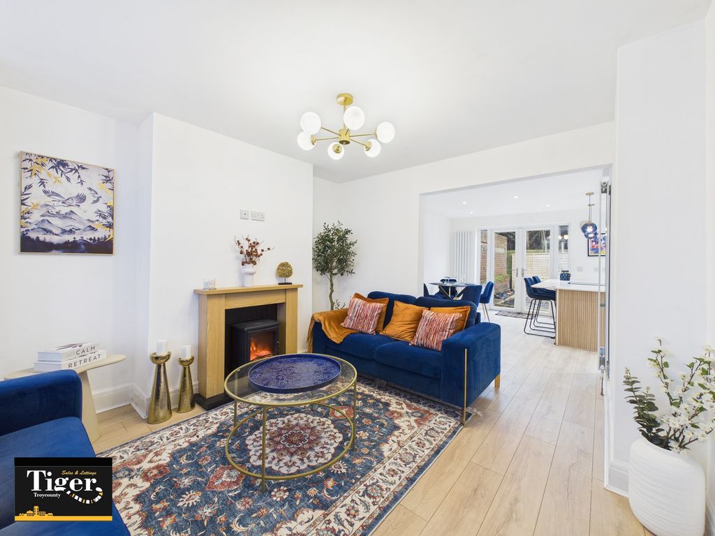 Property photo 1 of 29 Cam03440G0-Pr0548-Still022