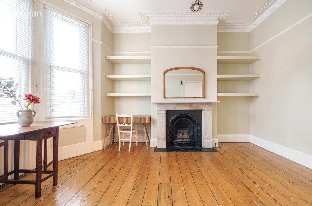 Property photo 3 of 10 Living Room