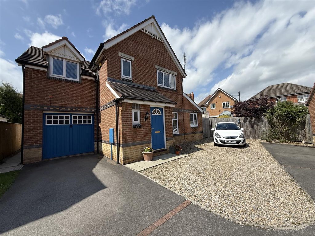 Property photo 1 of 31 Externally