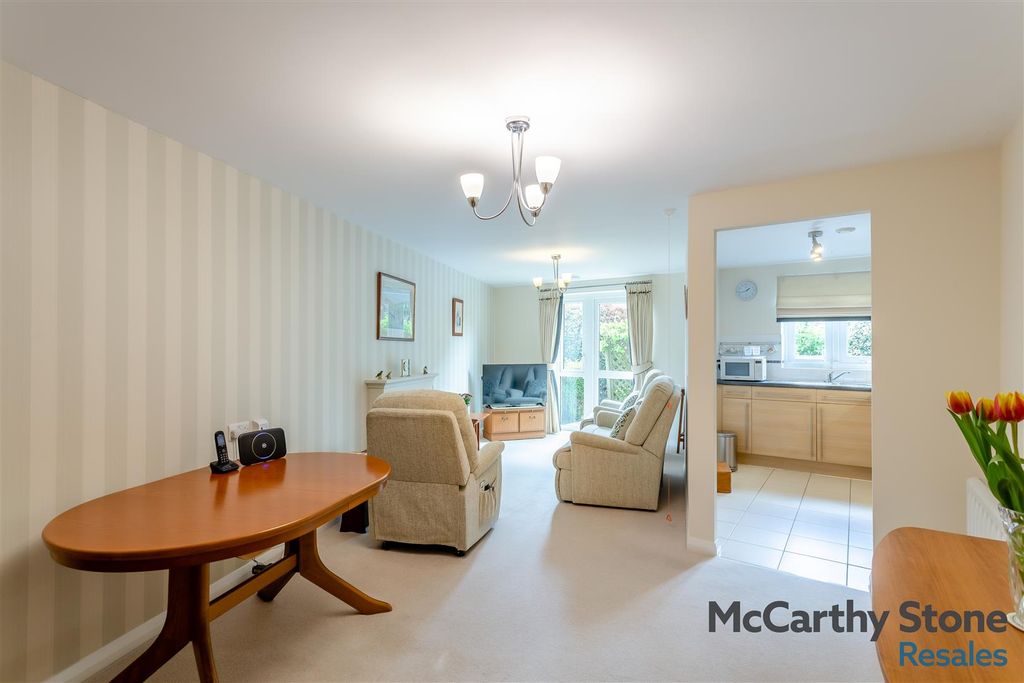 Property photo 2 of 28 8690452-Interior11.Jpg