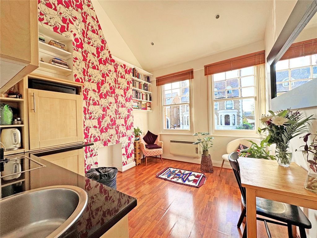 Property photo 2 of 10 Picture No. 11