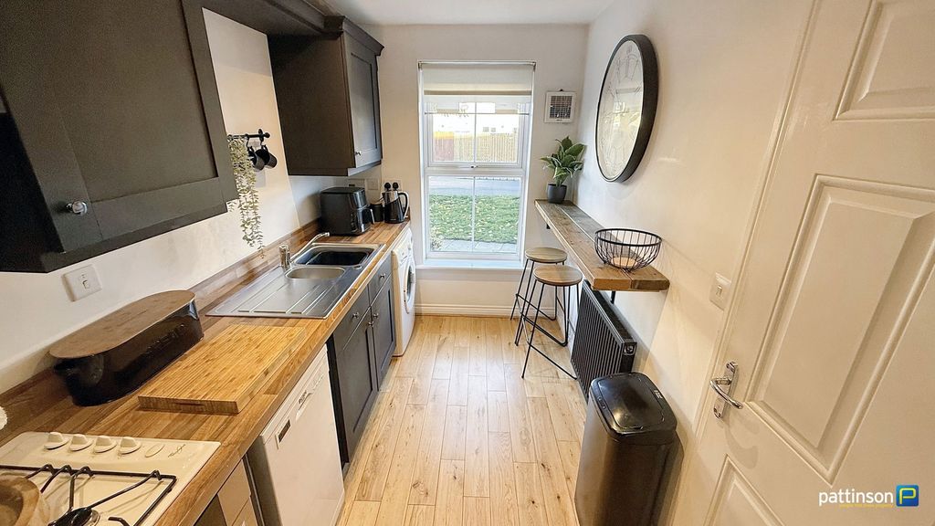 Property photo 3 of 42