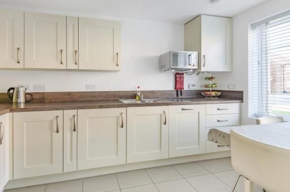 Property photo 3 of 10 Kitchen