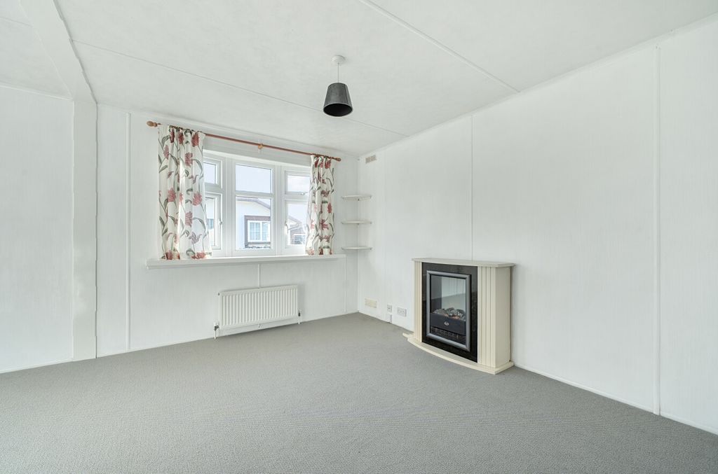 Property photo 3 of 9 Lounge/Diner