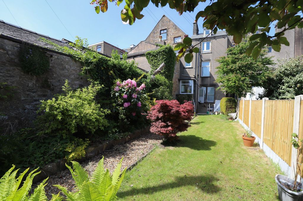 Property photo 2 of 23