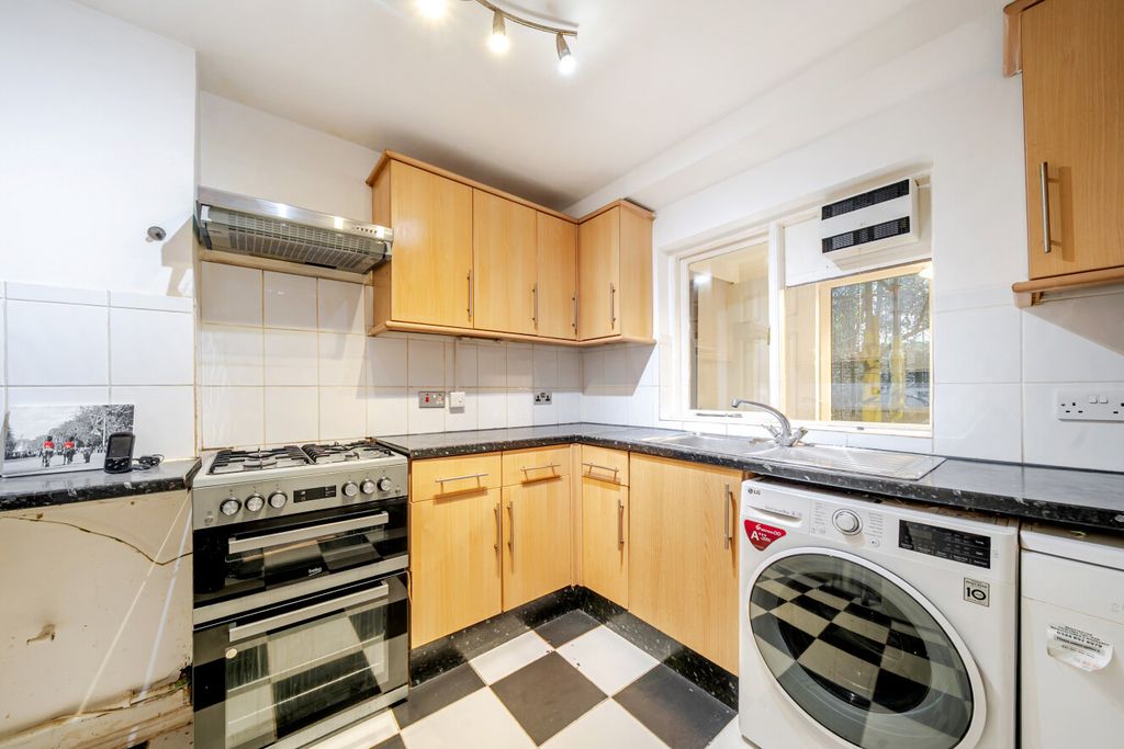 Property photo 2 of 16 1535037-15-6Accaa...