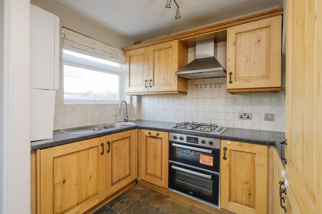 Property photo 3 of 10 Kitchen