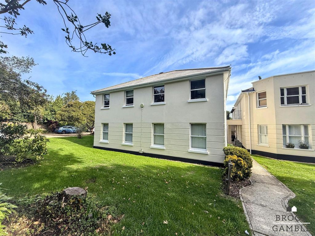 Property photo 1 of 13 01323 438506