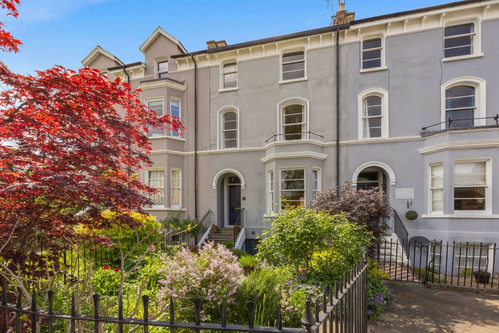 Property photo 1 of 31